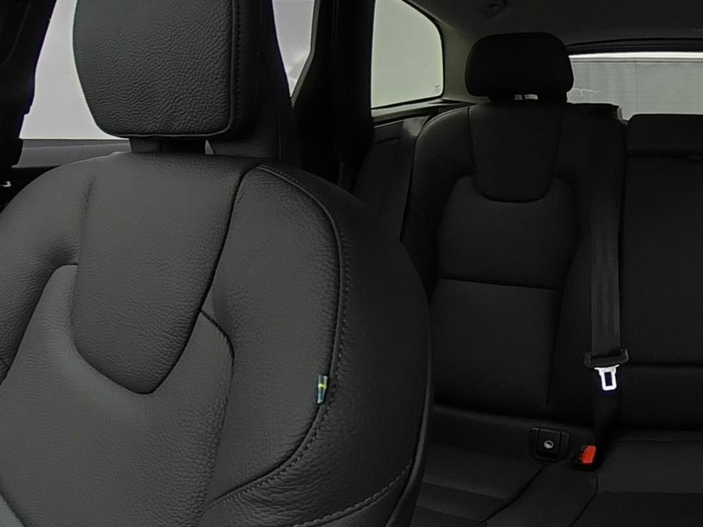 Used 2025 Volvo XC60 B5 Plus w/ Climate Package image 16