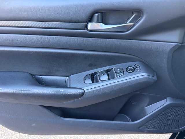 Used 2024 Nissan Altima 2.5 SV FWD image 28