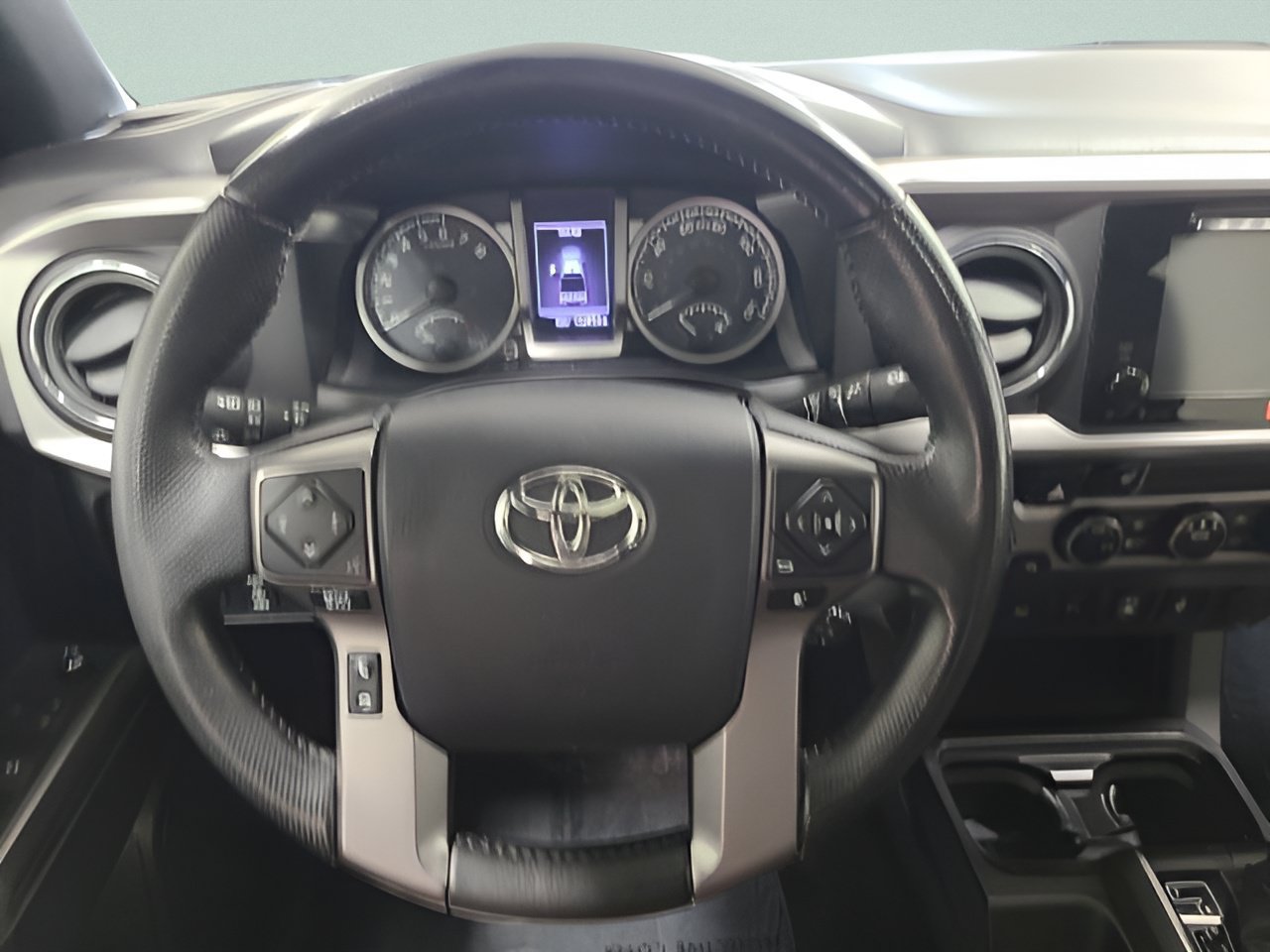 Used 2016 Toyota Tacoma Limited w/ Towing Package AWD/4WD image 26