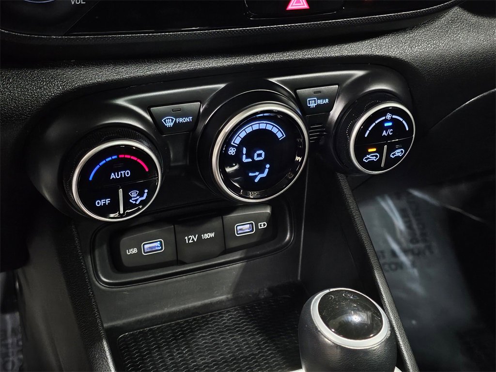 Used 2022 Hyundai Venue SEL image 30
