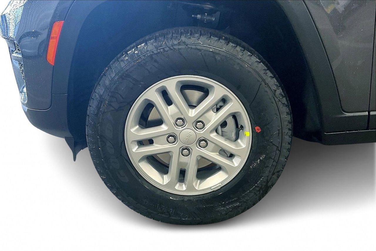 New 2025 Jeep Grand Cherokee Laredo w/ Luxury Tech Group I image 11