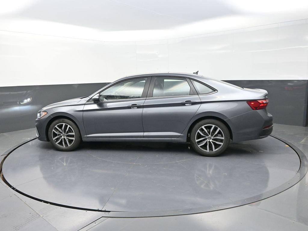 Used 2025 Volkswagen Jetta SE image 6