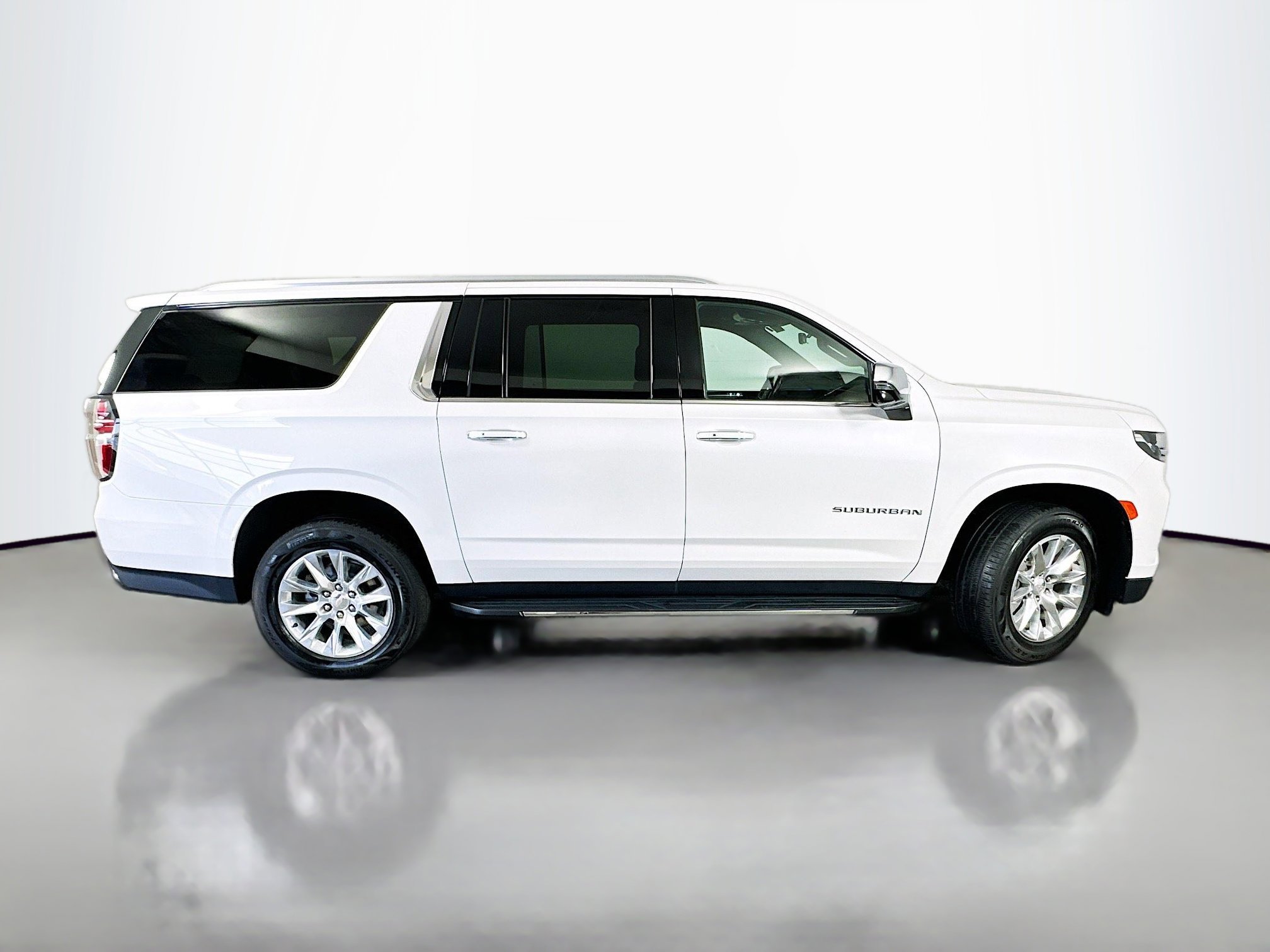 Used 2023 Chevrolet Suburban Premier image 8