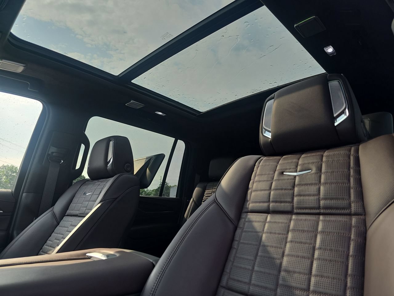 Certified 2023 Cadillac Escalade ESV Premium Luxury Platinum w/ LPO, Radiant Package AWD/4WD image 21