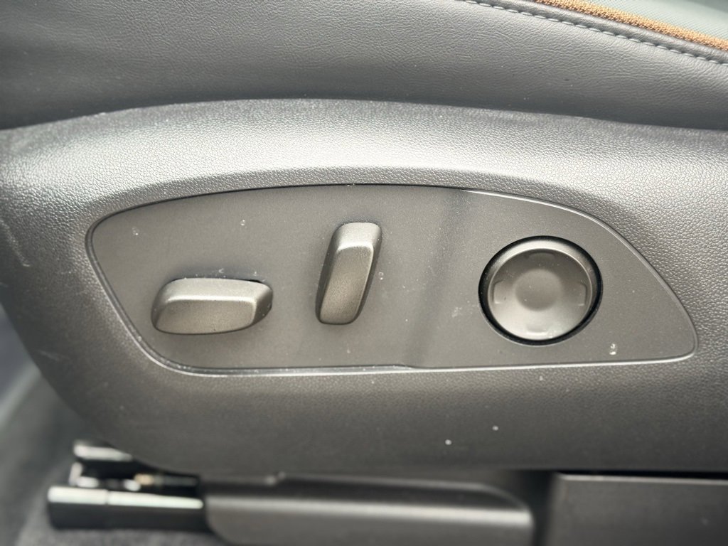 Used 2024 GMC Acadia AT4 image 22