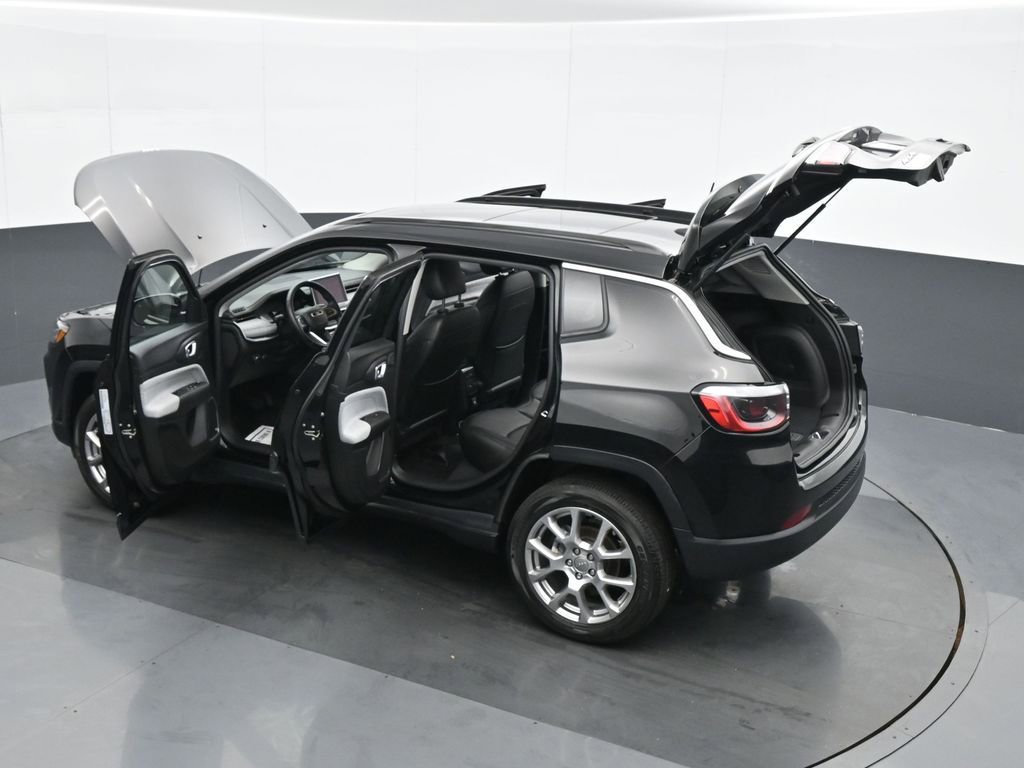 Used 2022 Jeep Compass Latitude w/ Sun and Sound Group image 38