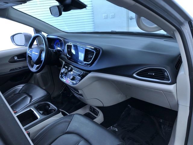 Used 2018 Chrysler Pacifica Touring-L Plus w/ Advanced Safetytec Group image 24