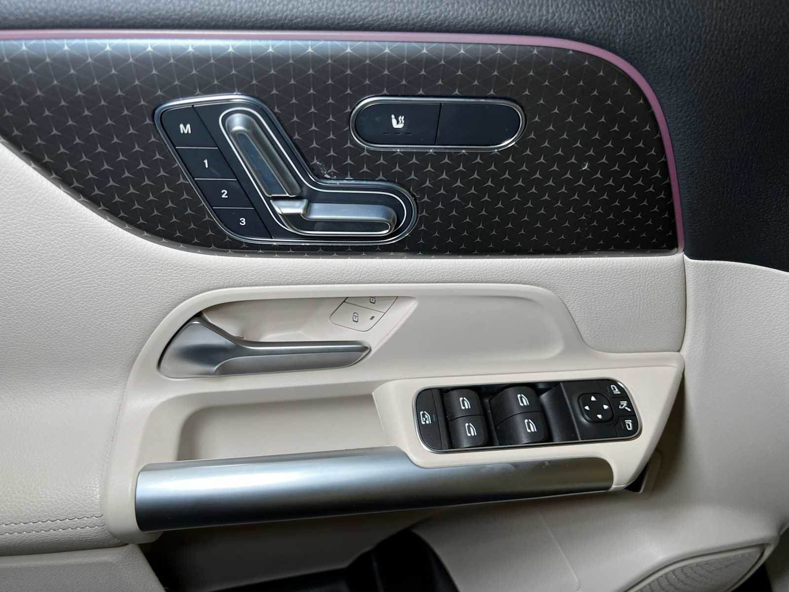 Certified 2025 Mercedes-Benz GLA 250 4MATIC image 19