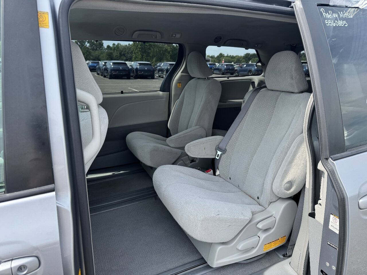 Used 2011 Toyota Sienna LE w/ Towing Pkg FWD image 19