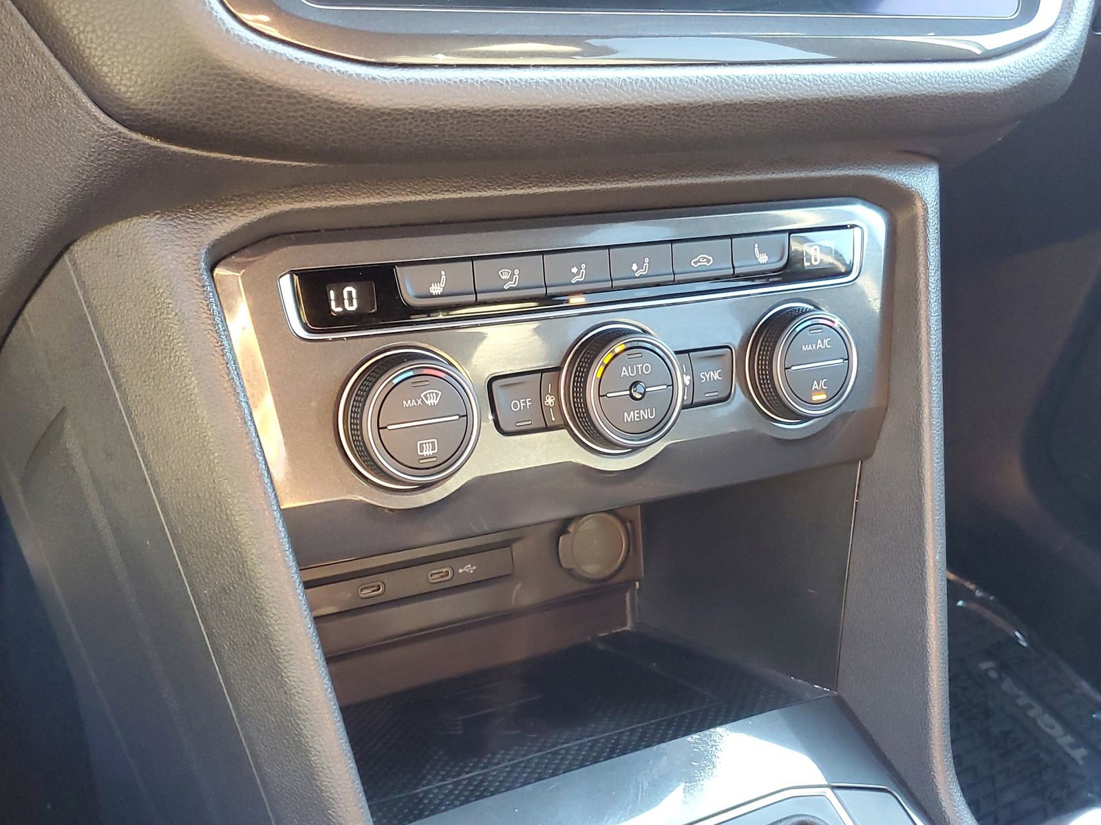 Used 2021 Volkswagen Tiguan SE R-Line image 29