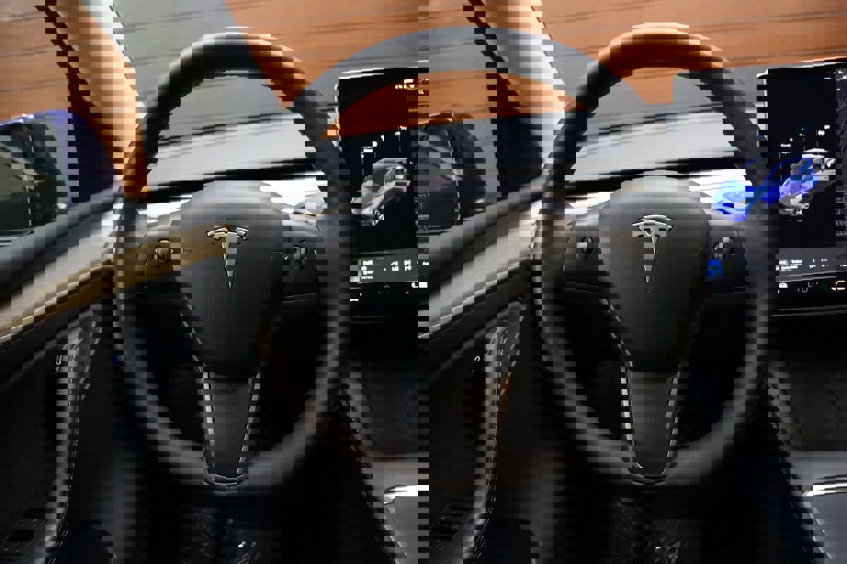 Used 2023 Tesla Model Y Long Range image 39