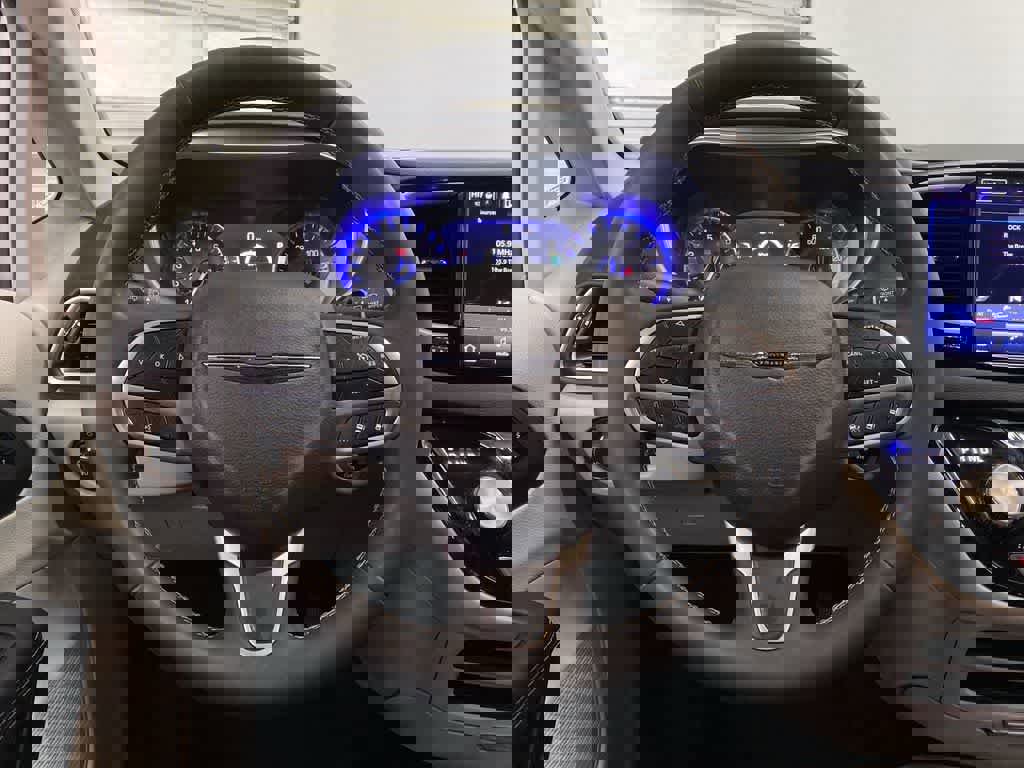 Used 2024 Chrysler Pacifica Touring-L image 19