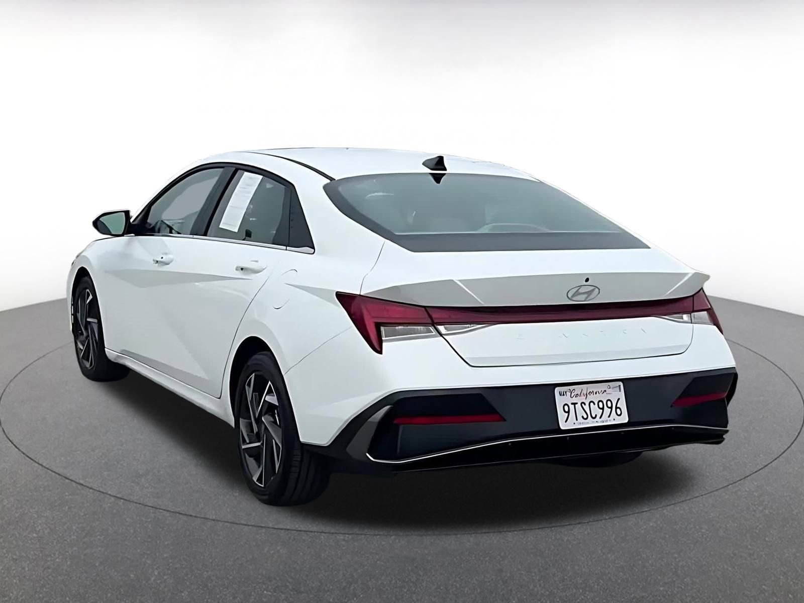 Used 2025 Hyundai Elantra SEL image 16