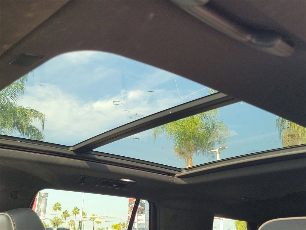 Certified 2022 GMC Yukon SLT w/ SLT Premium Package image 18