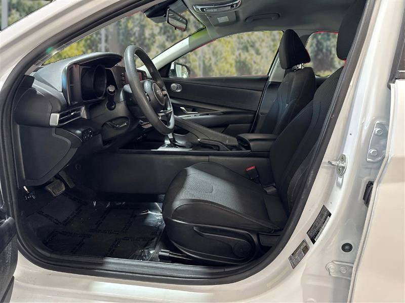 Used 2021 Hyundai Elantra SE FWD image 9