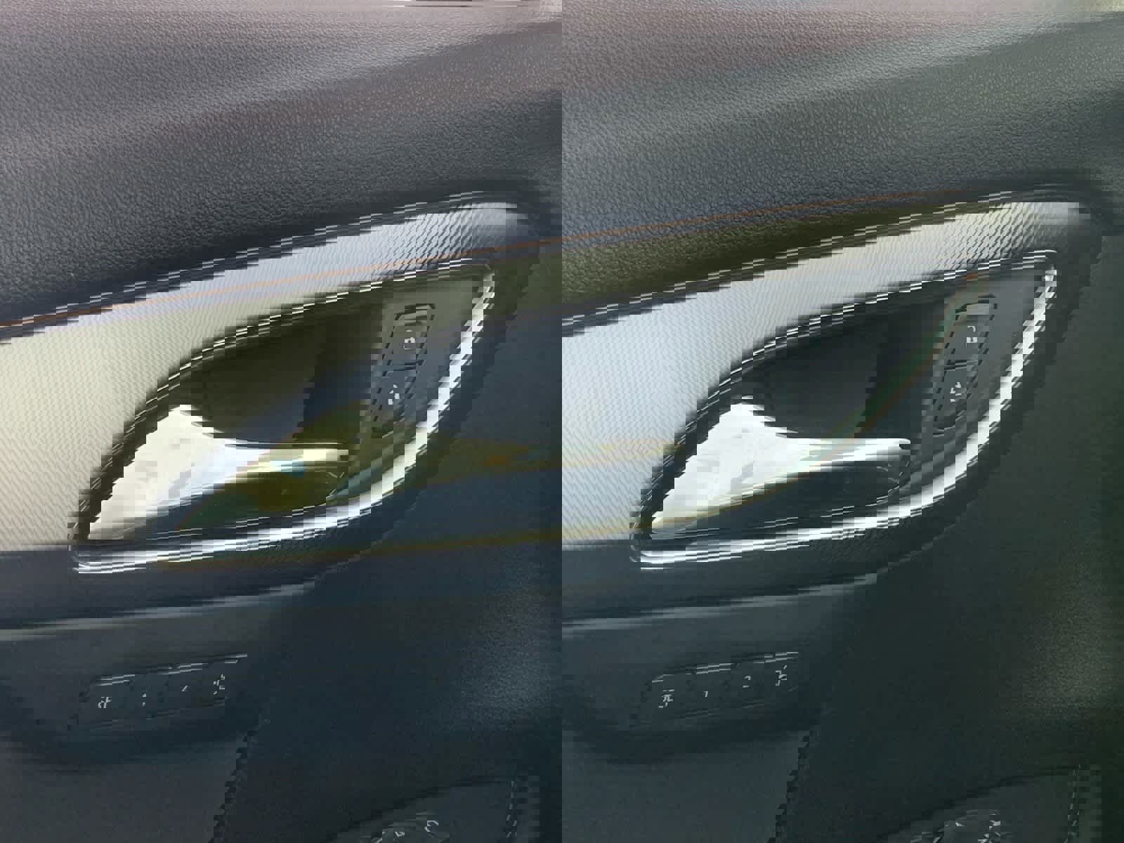 Used 2025 Buick Envision Sport Touring image 23