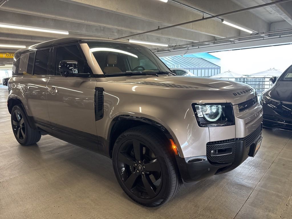 Used 2023 Land Rover Defender 110 V8 image 3
