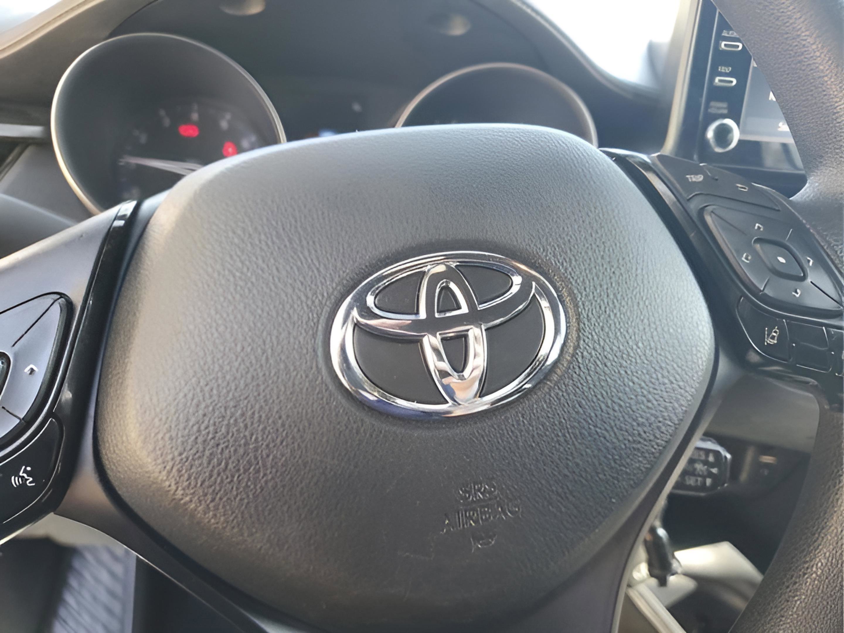 Used 2019 Toyota C-HR LE image 27