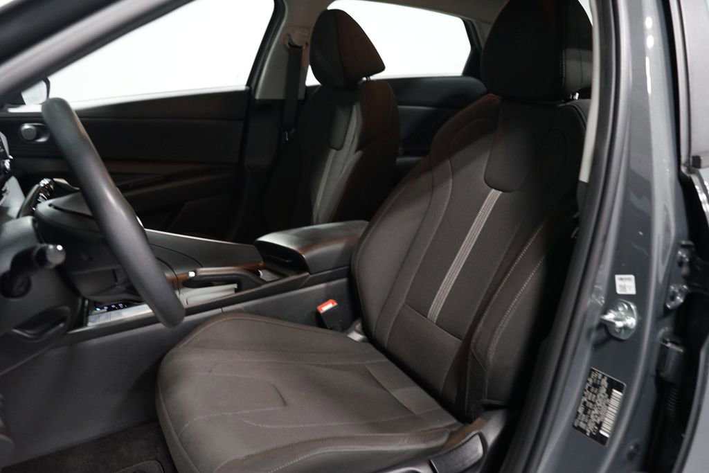 Used 2024 Hyundai Elantra SE image 23