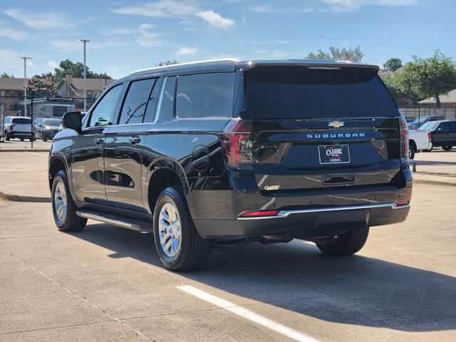 Used 2025 Chevrolet Suburban LS RWD image 2