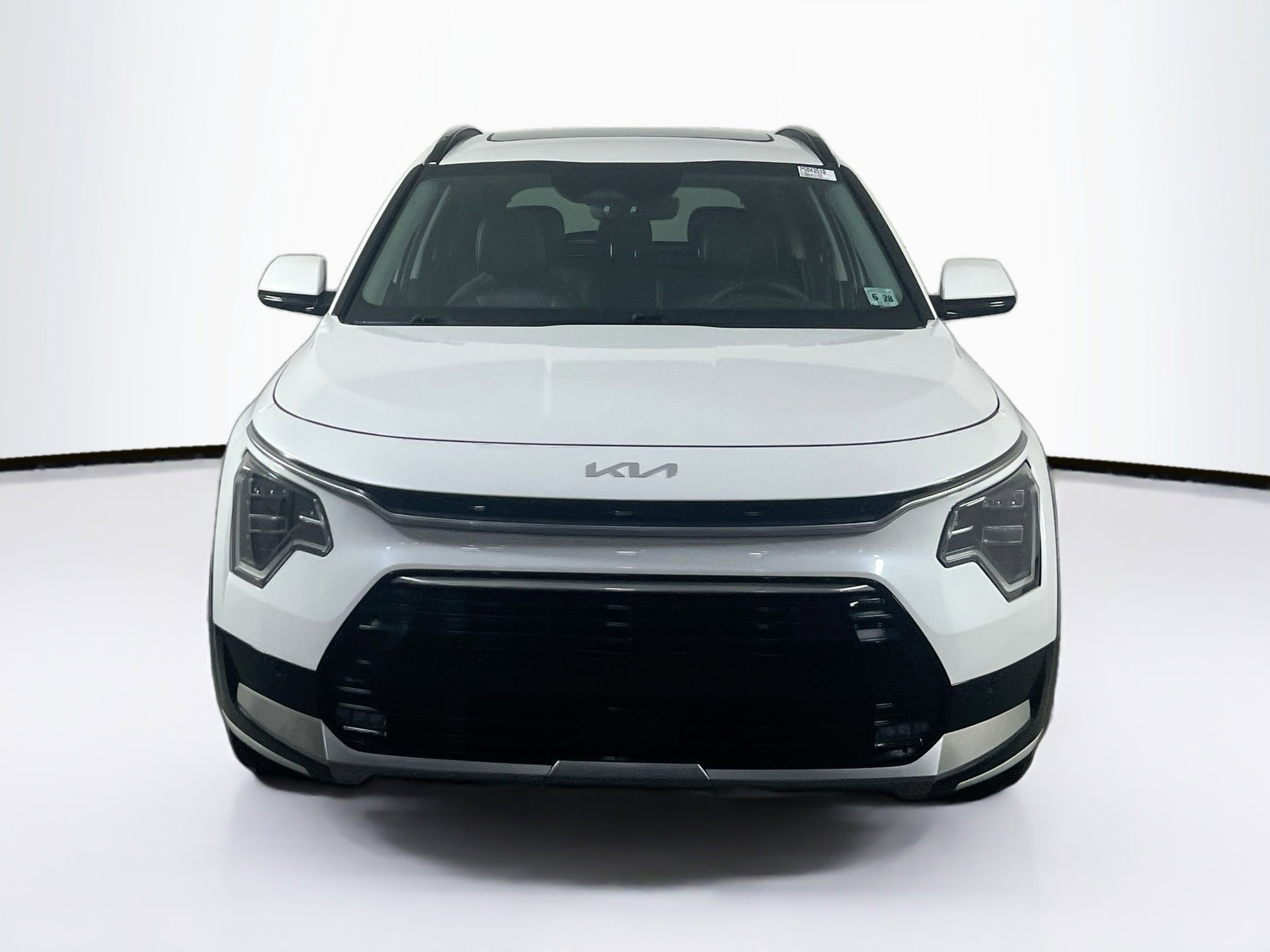 Used 2023 Kia Niro SX Touring FWD image 2