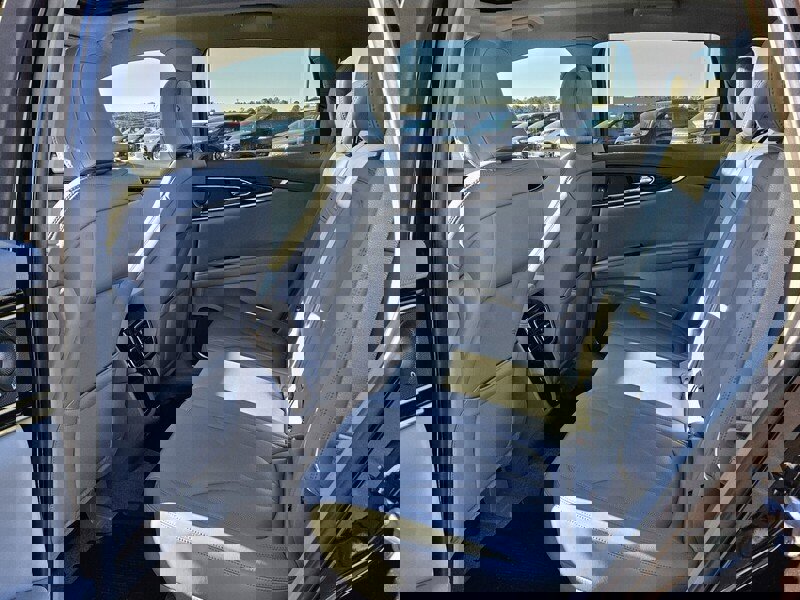 Used 2023 Lincoln Nautilus Reserve w/ Monochromatic Package image 6