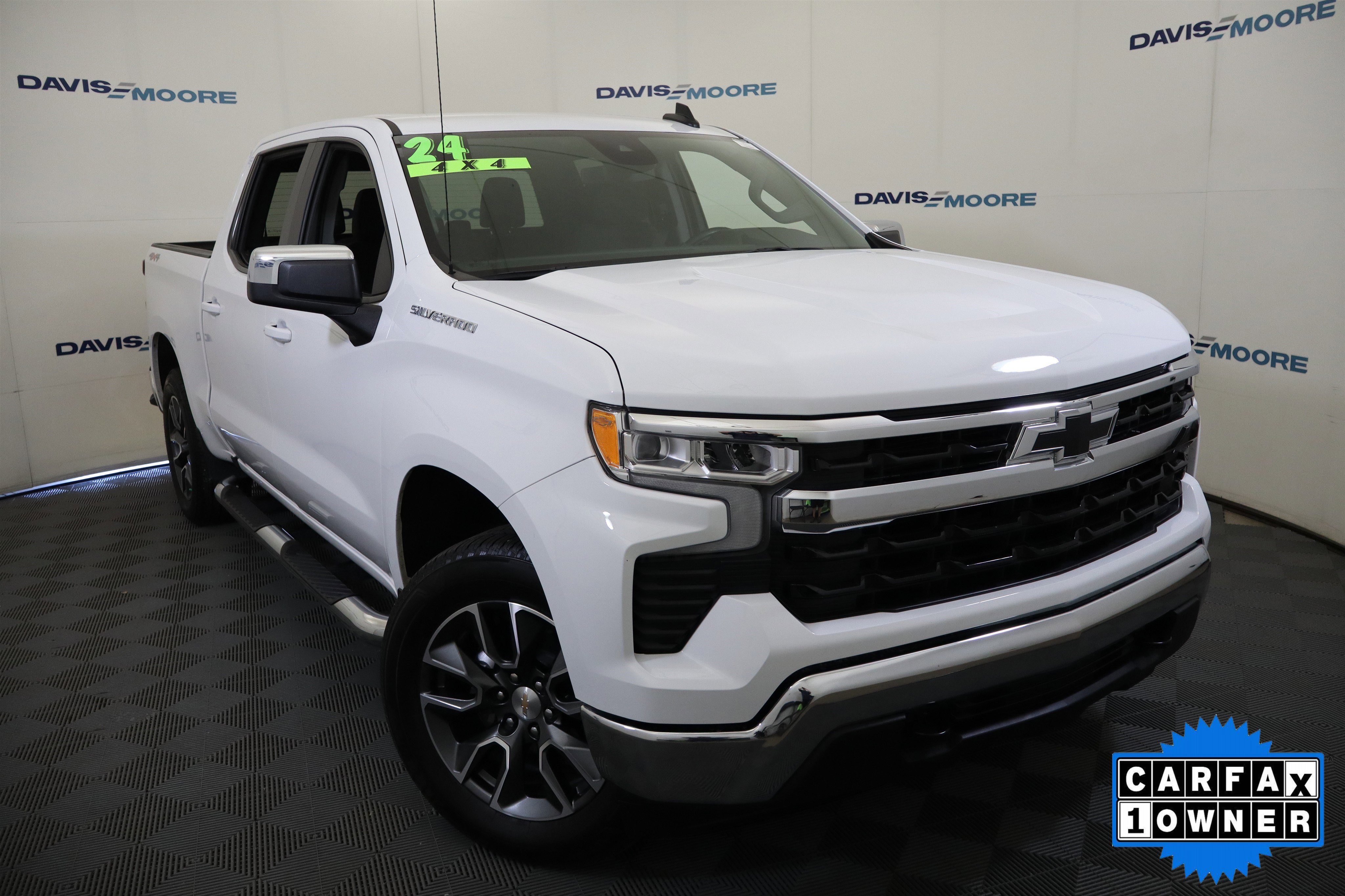 Used 2024 Chevrolet Silverado 1500 LT image 2