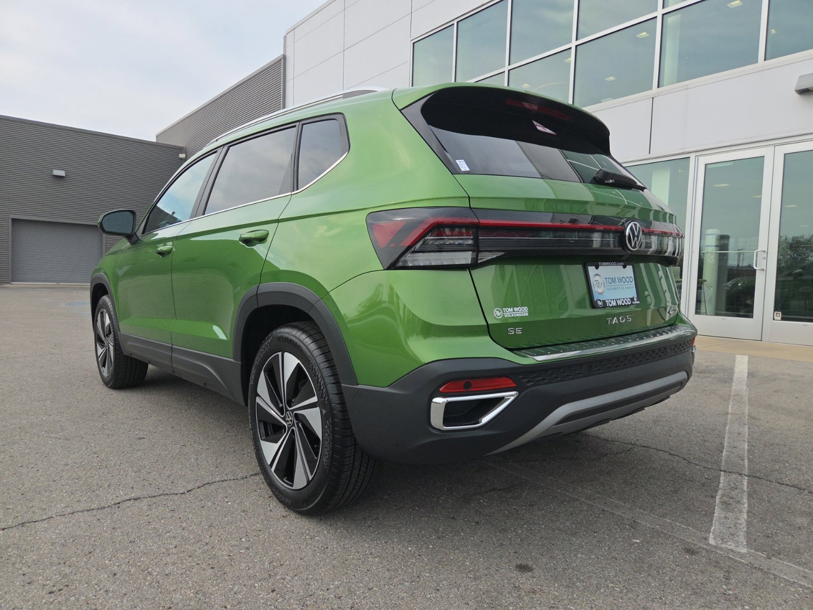 New 2027 Volkswagen Taos SE AWD/4WD image 10