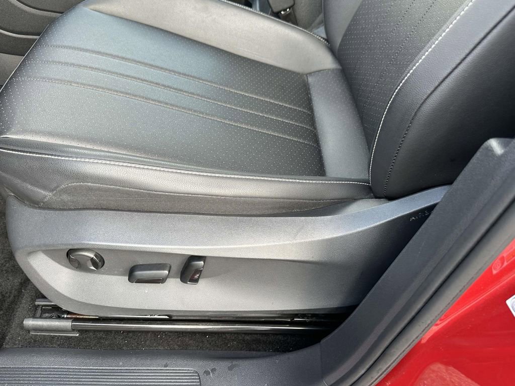 Certified 2023 Volkswagen Tiguan SE w/ Panoramic Sunroof Package image 21