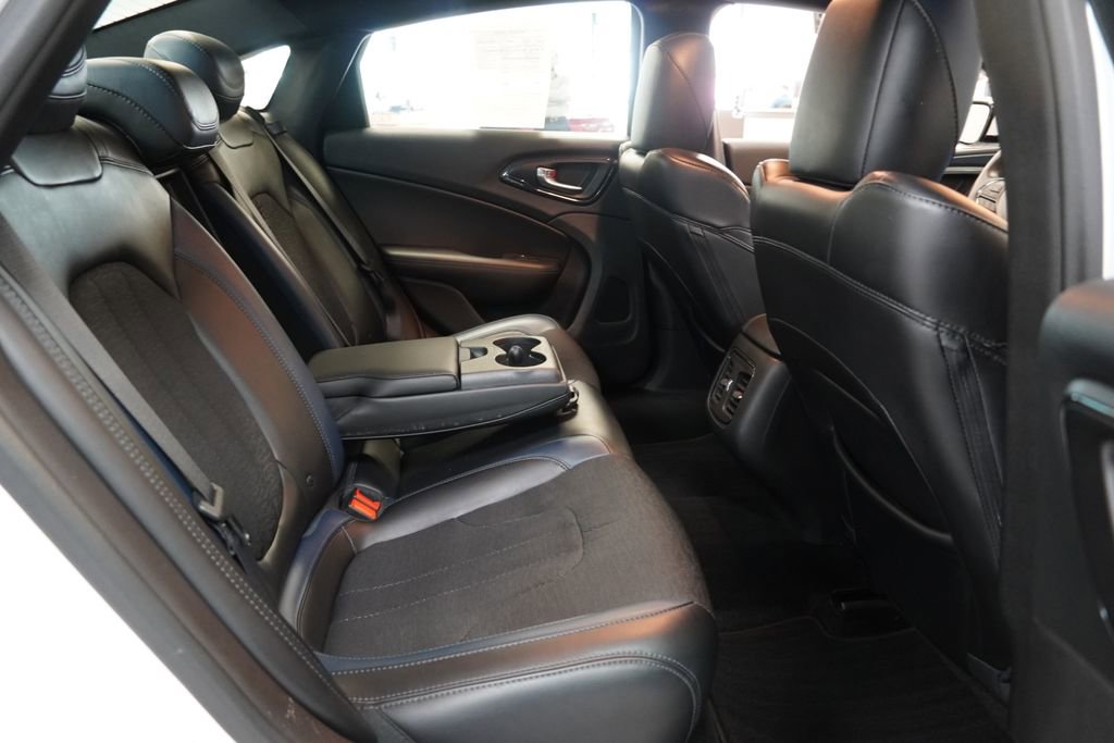 Used 2015 Chrysler 200 S w/ Comfort Group image 29