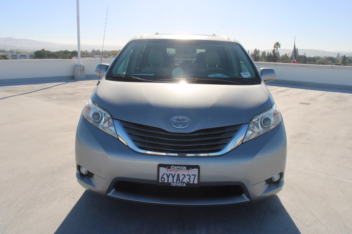 Used 2013 Toyota Sienna XLE FWD image 7
