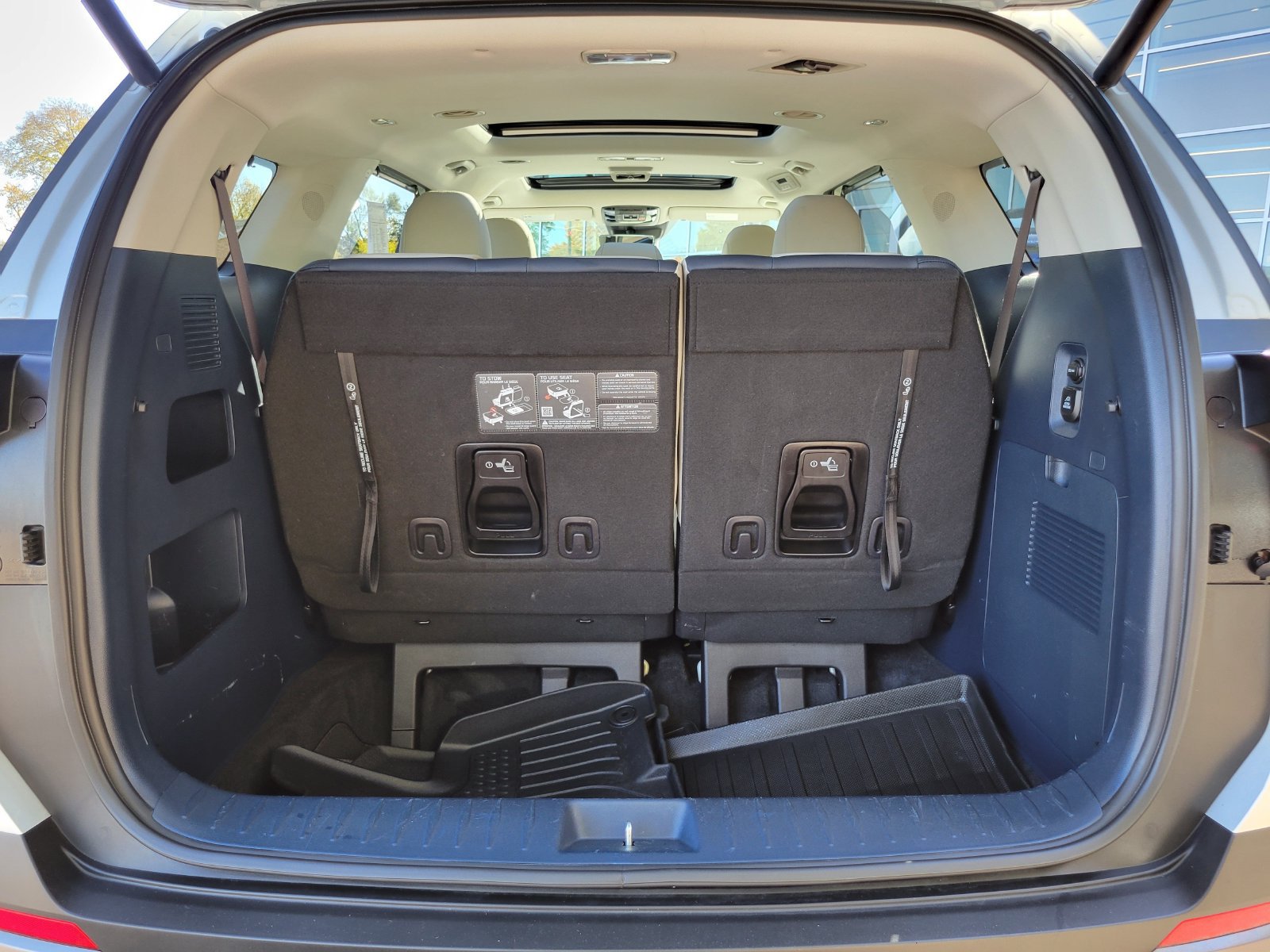 Certified 2025 Kia Carnival SX Prestige FWD image 33