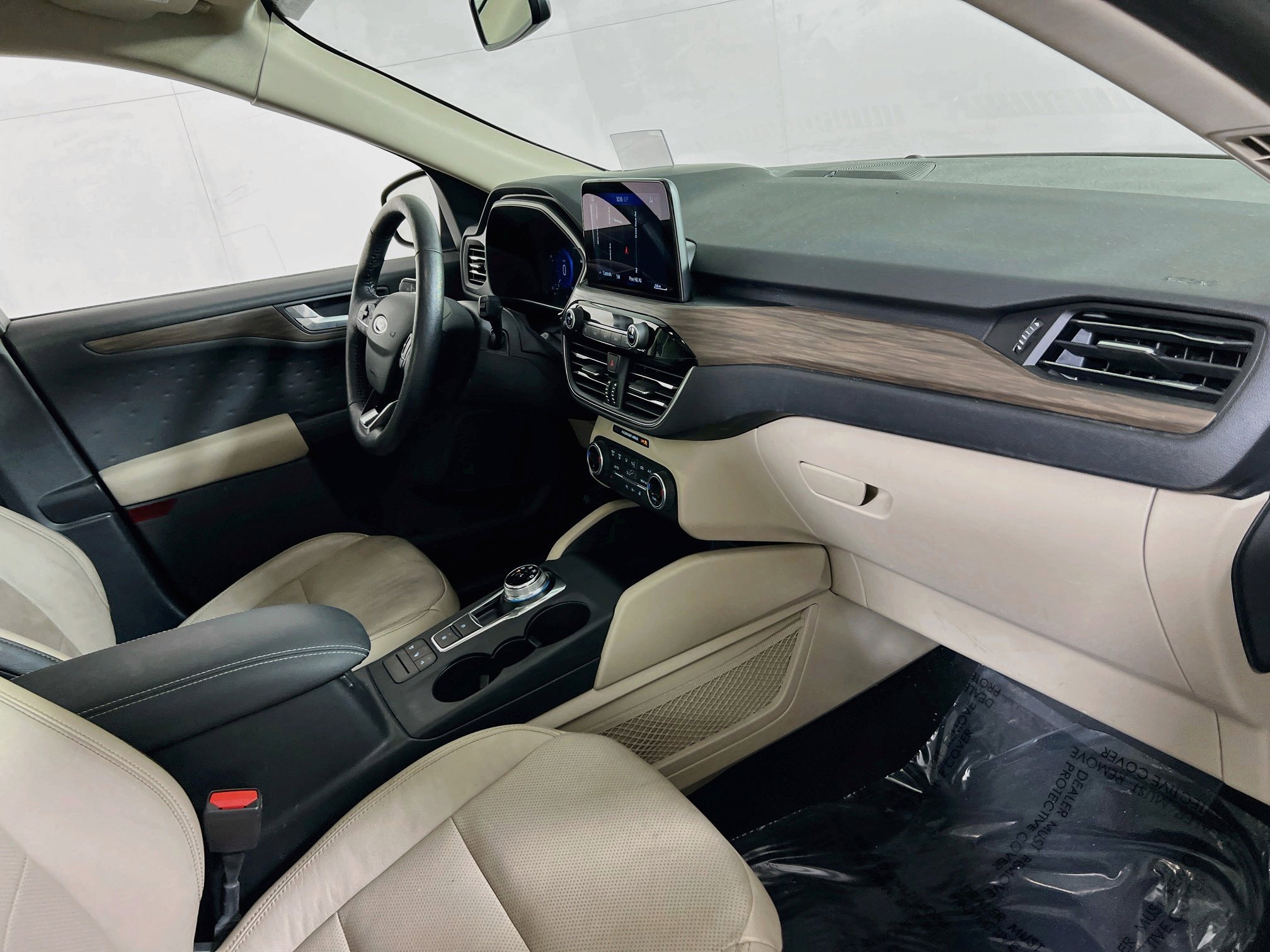 Used 2020 Ford Escape Titanium w/ Titanium Premium Package 2.0 AWD/4WD image 30