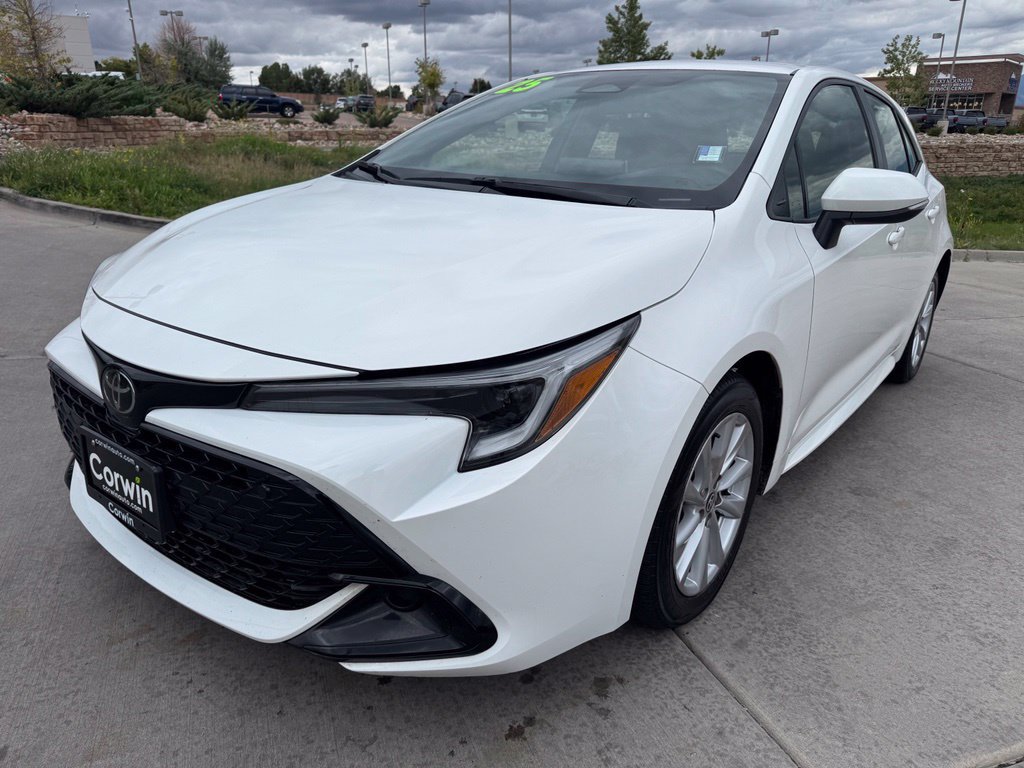 Used 2025 Toyota Corolla SE FWD image 3