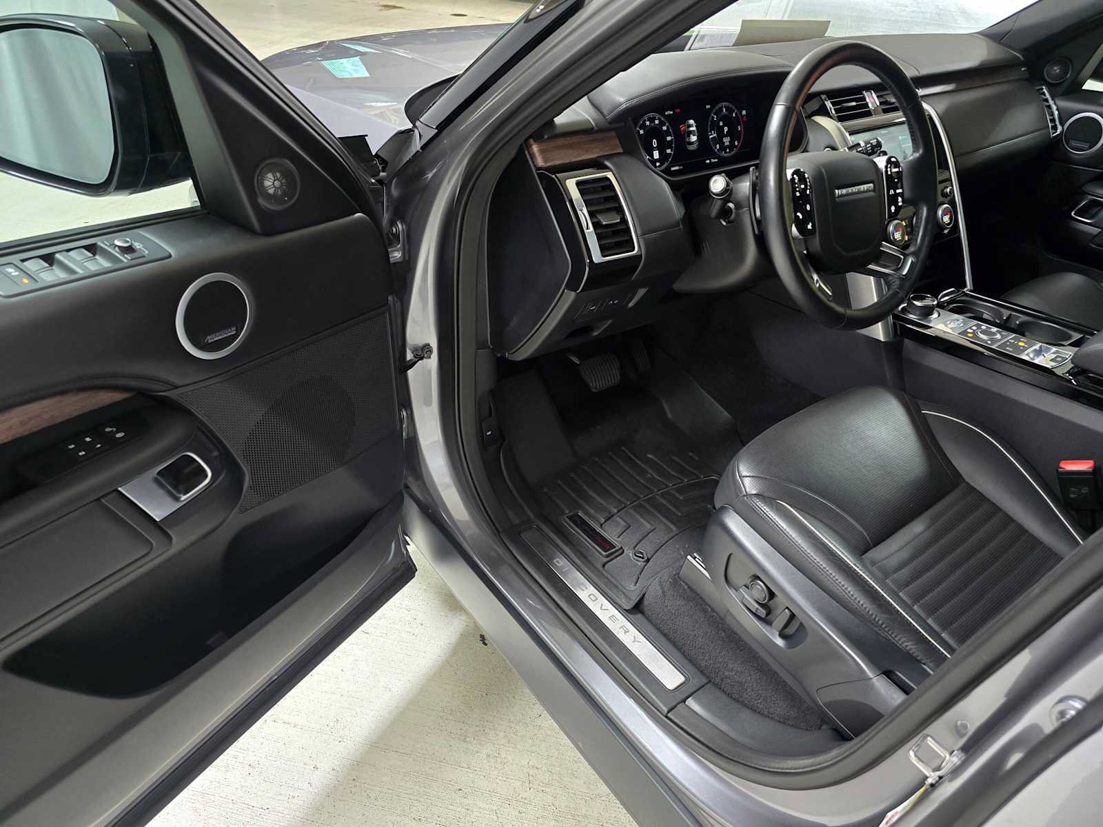 Used 2020 Land Rover Discovery HSE Luxury AWD/4WD image 19