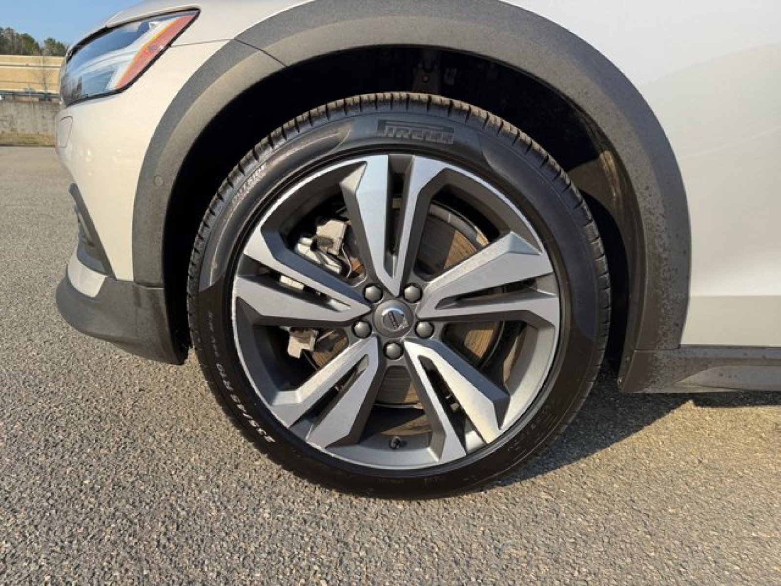 Used 2025 Volvo V60 B5 Cross Country Plus image 9