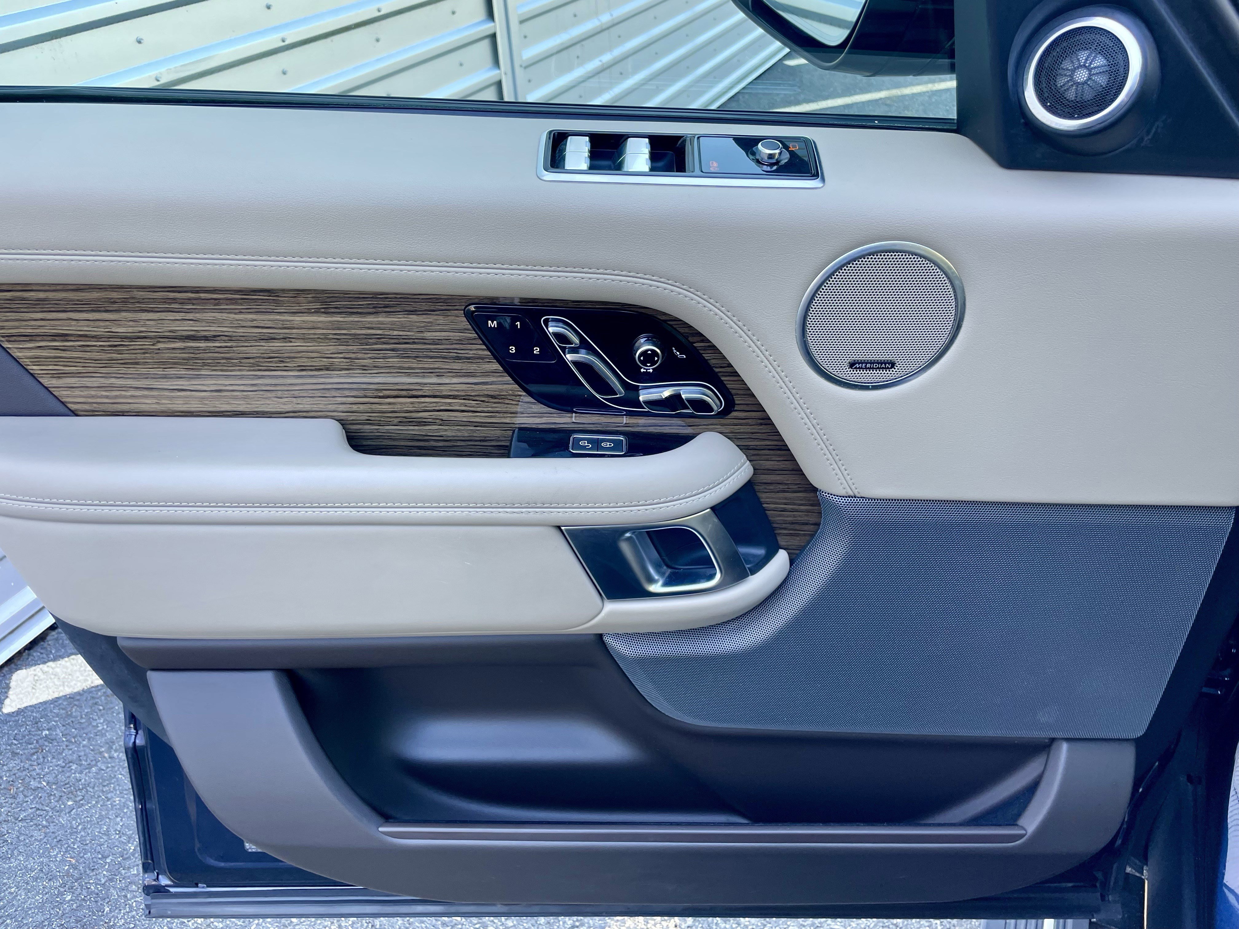 Used 2019 Land Rover Range Rover HSE AWD/4WD image 12