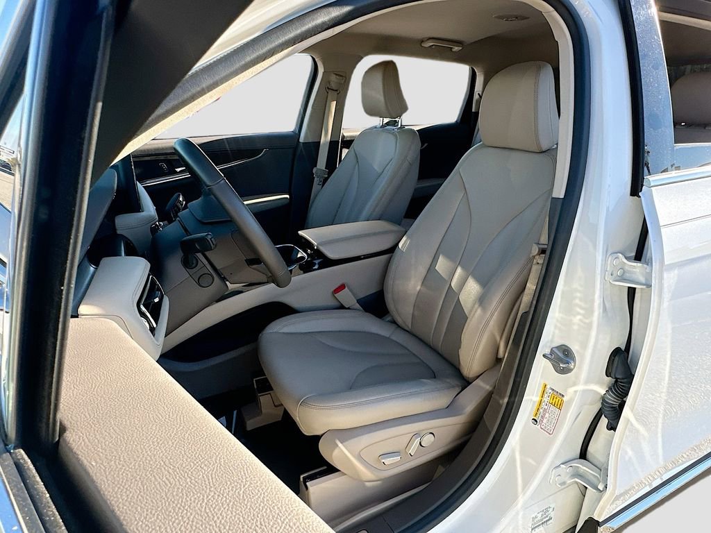 Used 2023 Lincoln Nautilus FWD w/ Premium Package image 21