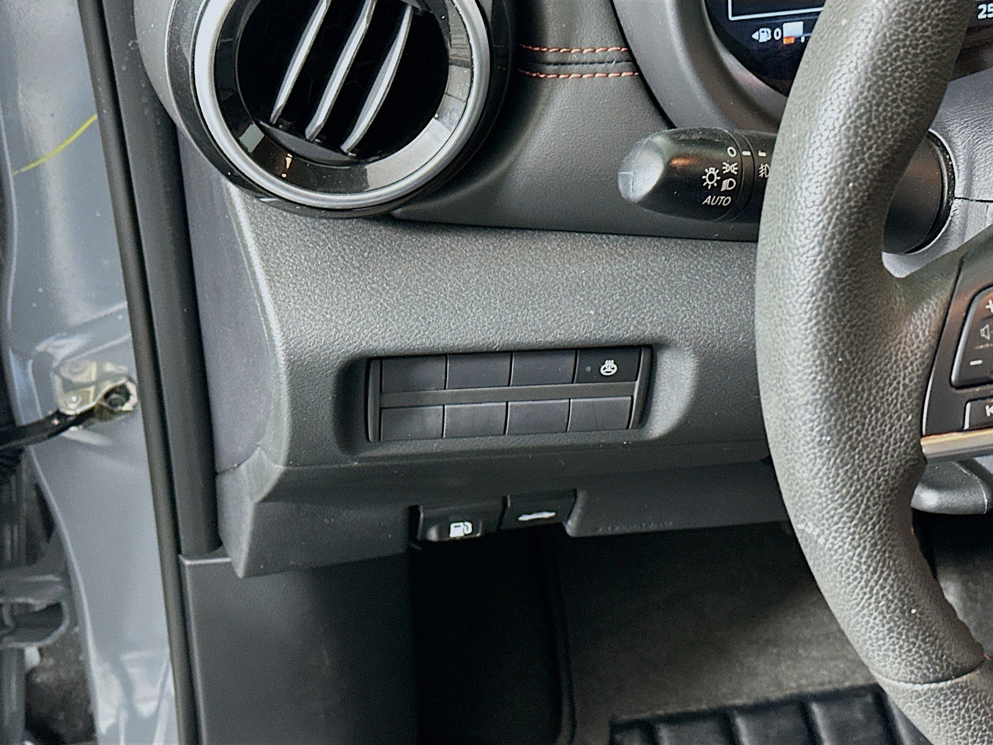 Used 2024 Nissan Kicks SR w/ SR Premium Package image 16