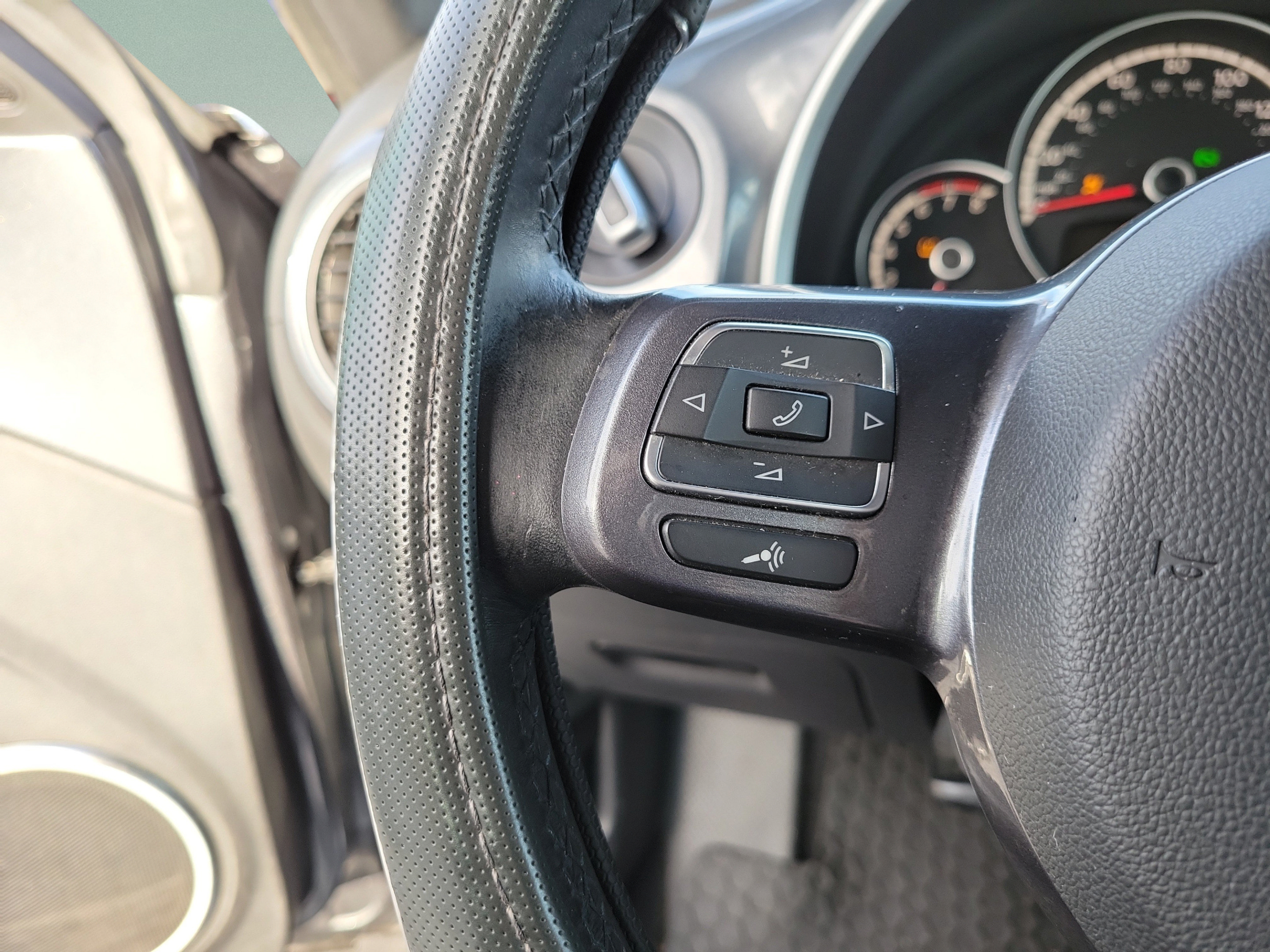 Used 2014 Volkswagen Beetle 2.5 FWD image 25