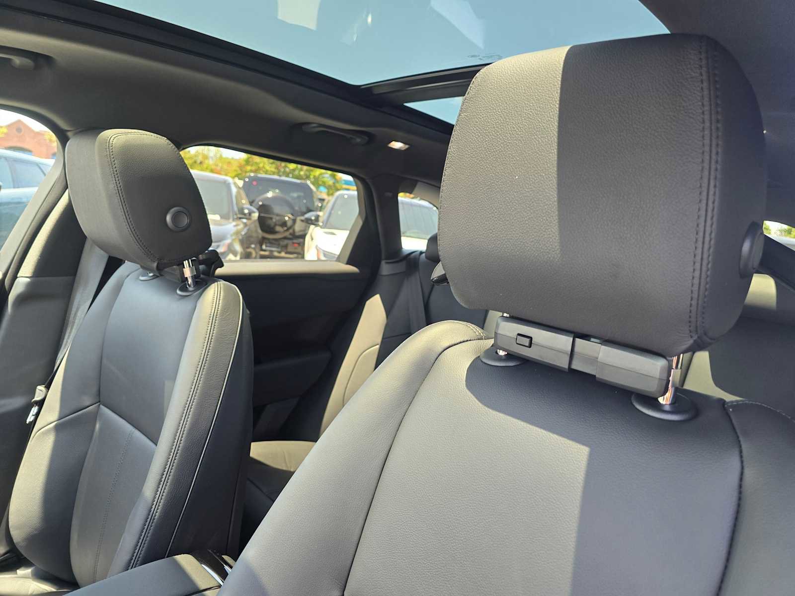 Certified 2026 Land Rover Range Rover Velar Dynamic SE image 25