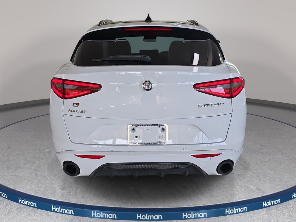 Used 2022 Alfa Romeo Stelvio Veloce AWD/4WD image 6