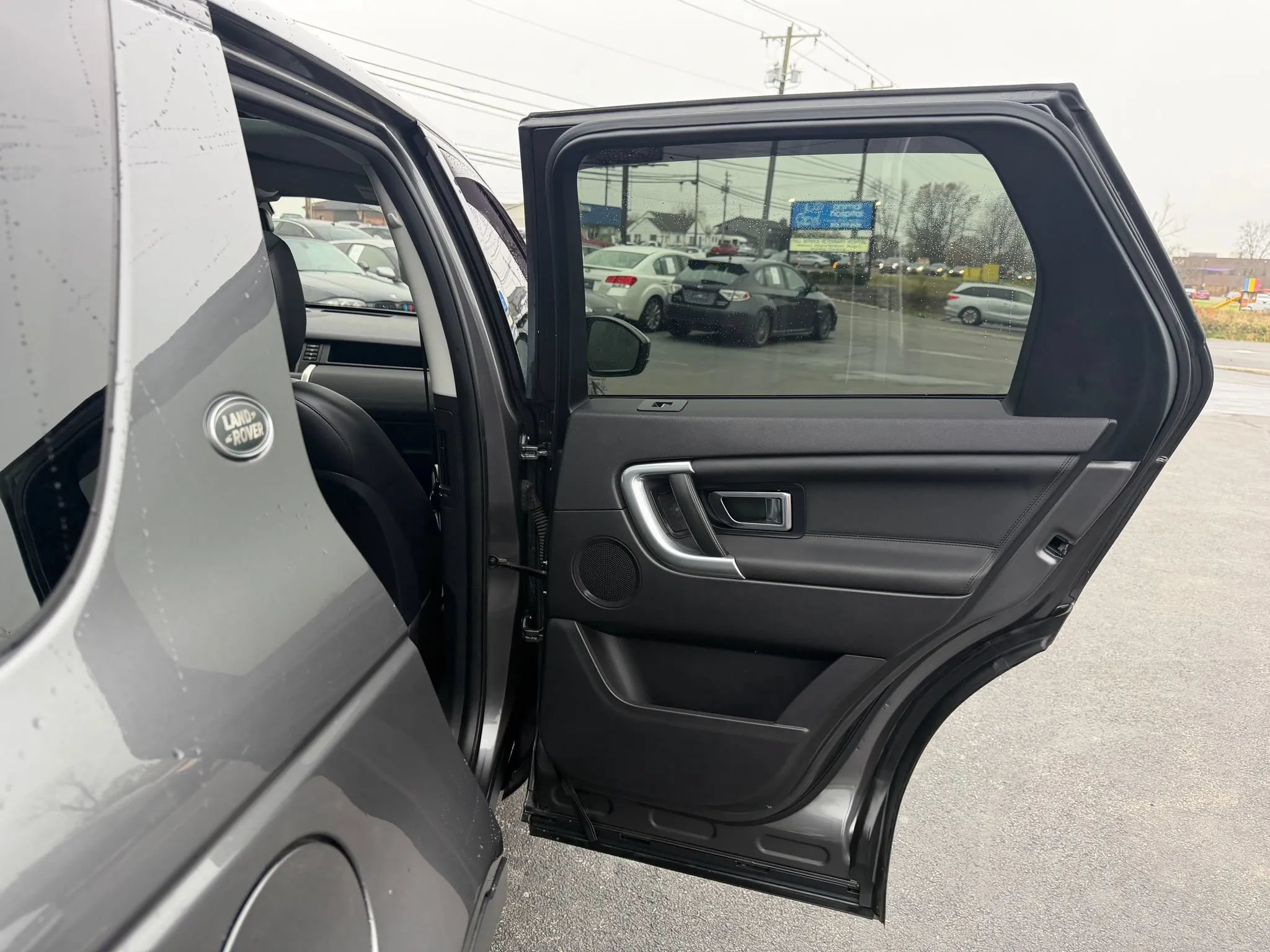 Used 2018 Land Rover Discovery Sport HSE AWD/4WD image 39