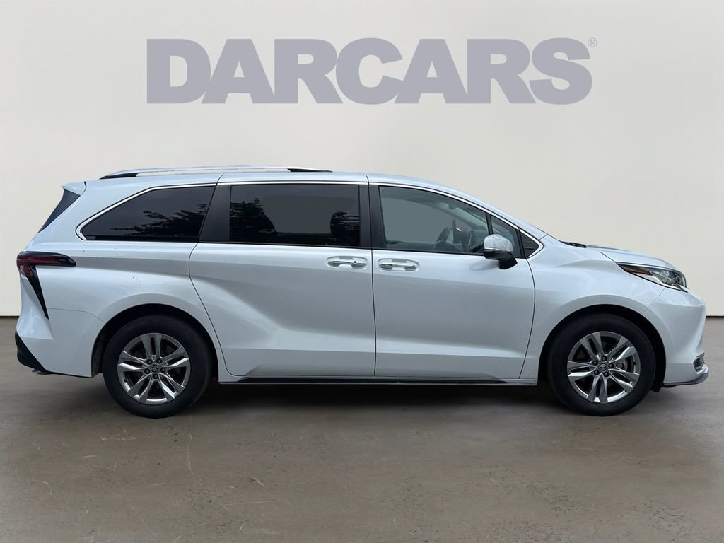 Used 2023 Toyota Sienna Limited AWD/4WD image 8