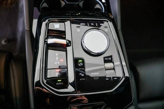 Certified 2025 BMW 530i xDrive AWD/4WD image 19