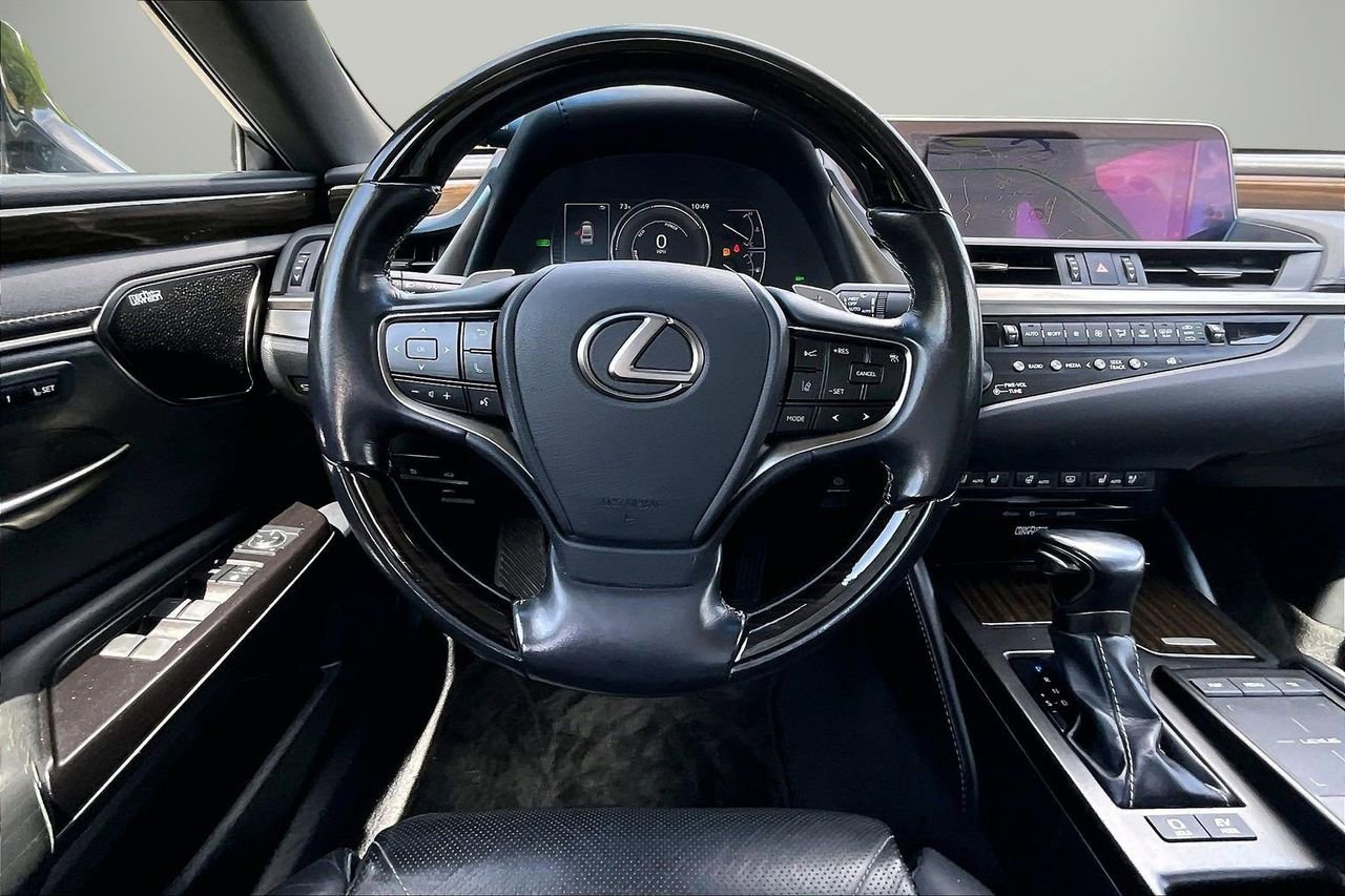 Used 2019 Lexus ES 300h w/ Accessory Package 2 FWD image 11