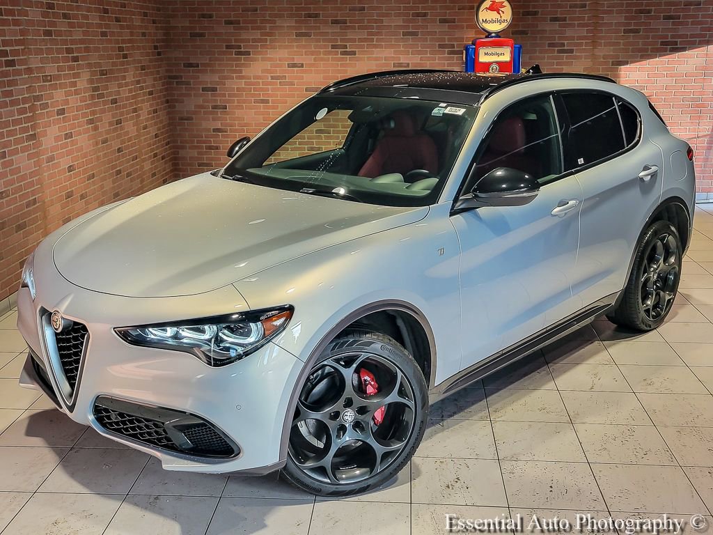 Used 2024 Alfa Romeo Stelvio Ti w/ Performance Driving Package AWD/4WD image 7