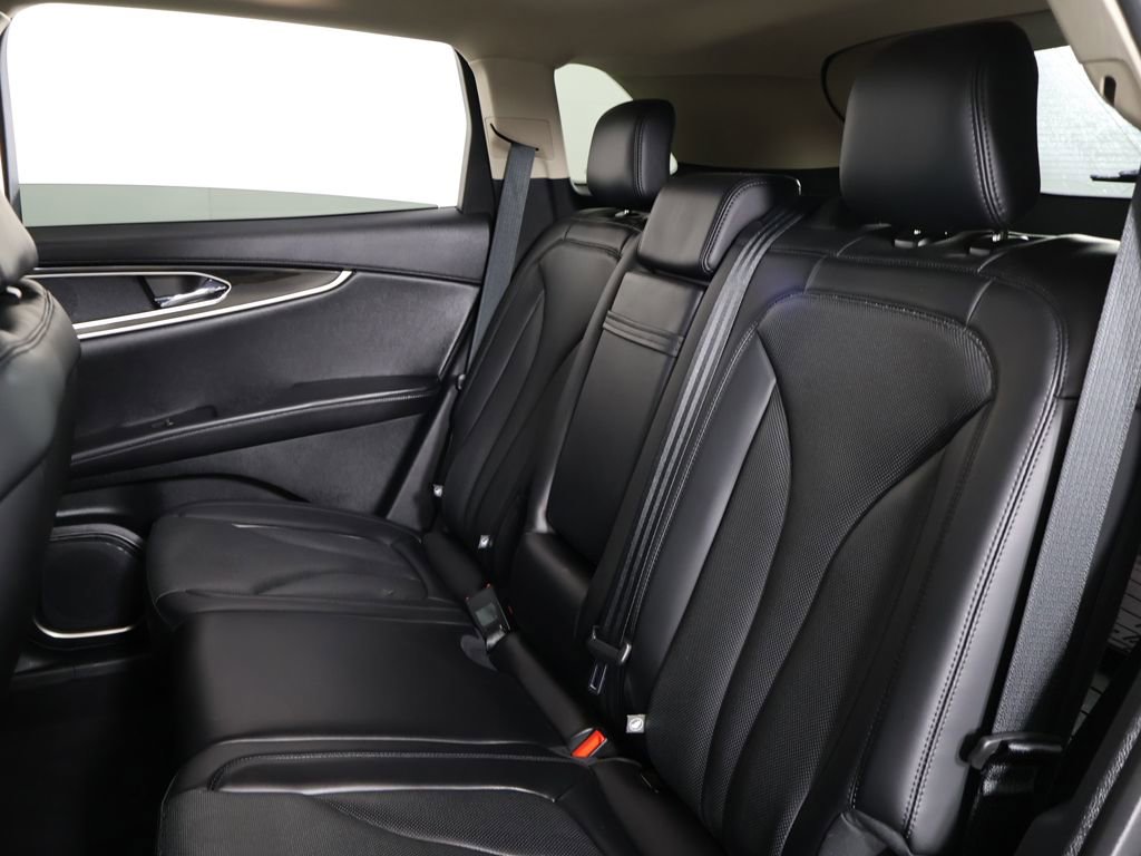 Used 2023 Lincoln Nautilus Reserve AWD/4WD image 32