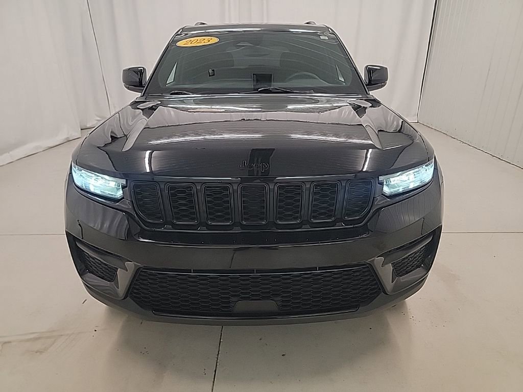 Used 2023 Jeep Grand Cherokee Altitude image 8