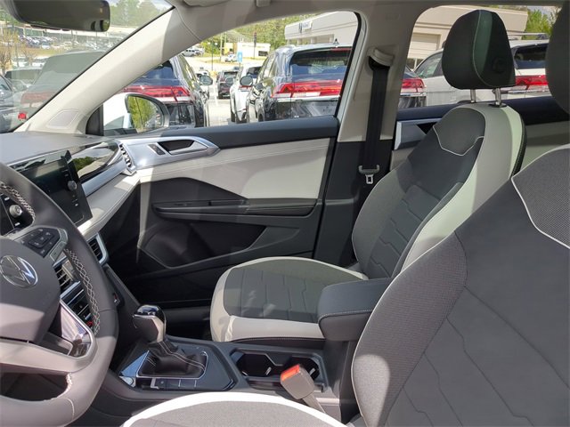 New 2025 Volkswagen Taos SE image 19
